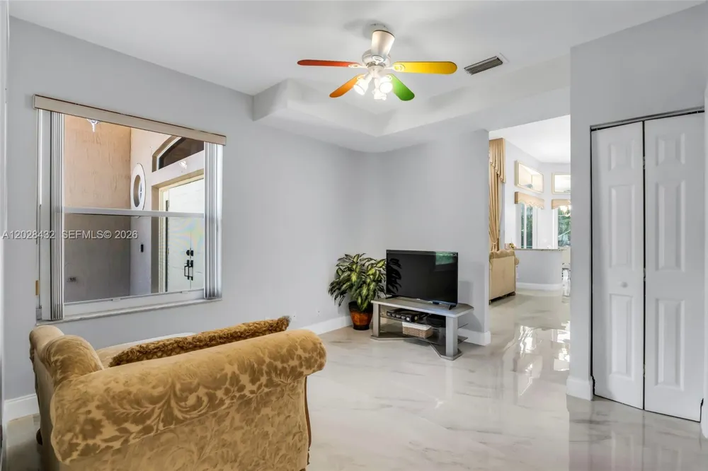 3852 Oak Ridge Cir Weston, FL 33331
