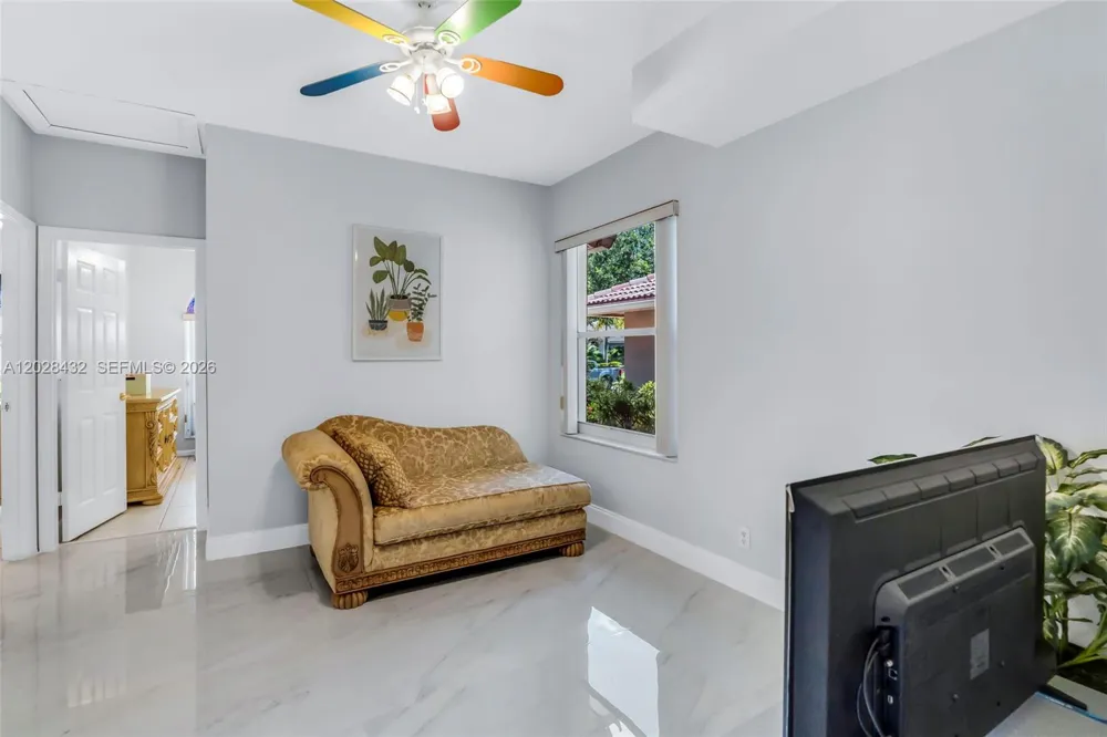 3852 Oak Ridge Cir Weston, FL 33331