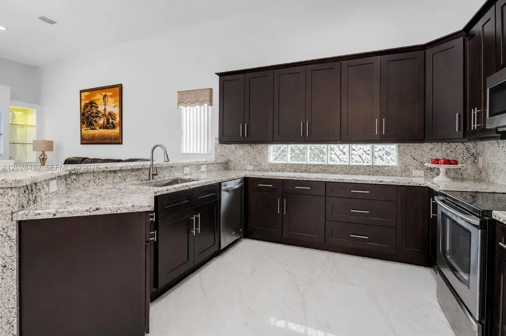 3852 Oak Ridge Cir Weston, FL 33331