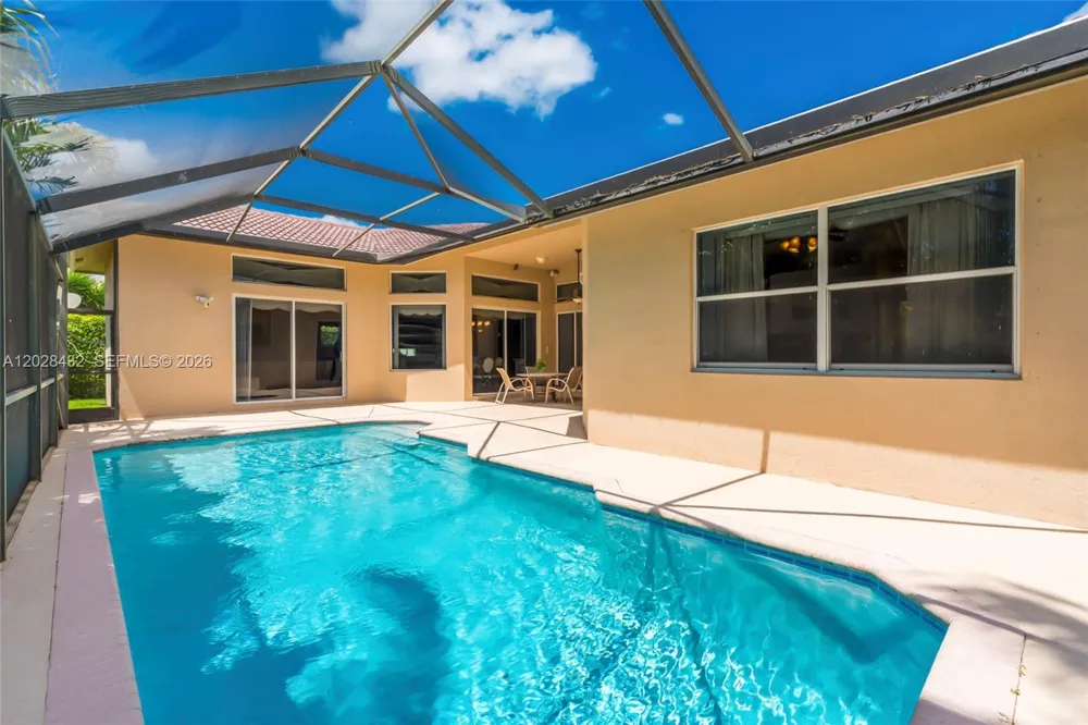 3852 Oak Ridge Cir Weston, FL 33331
