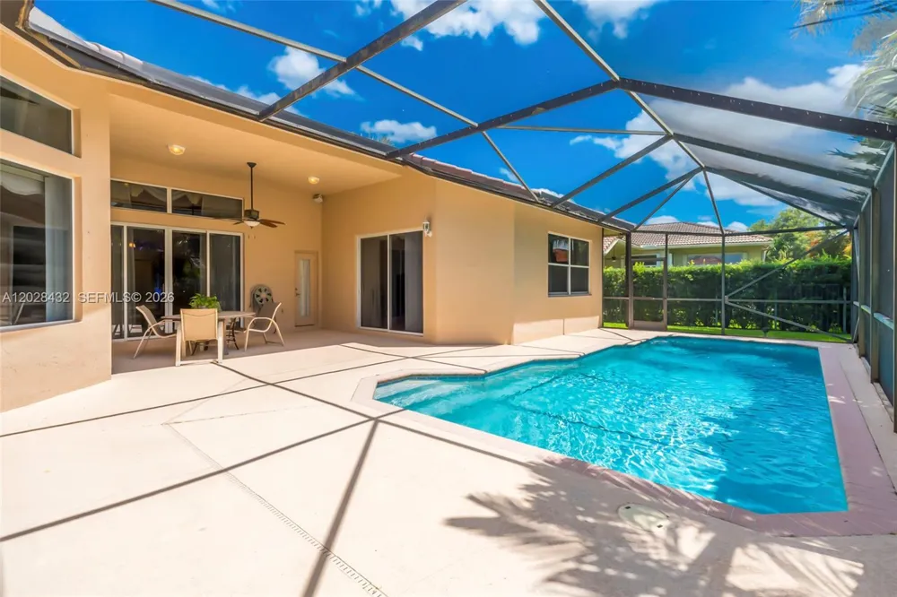 3852 Oak Ridge Cir Weston, FL 33331