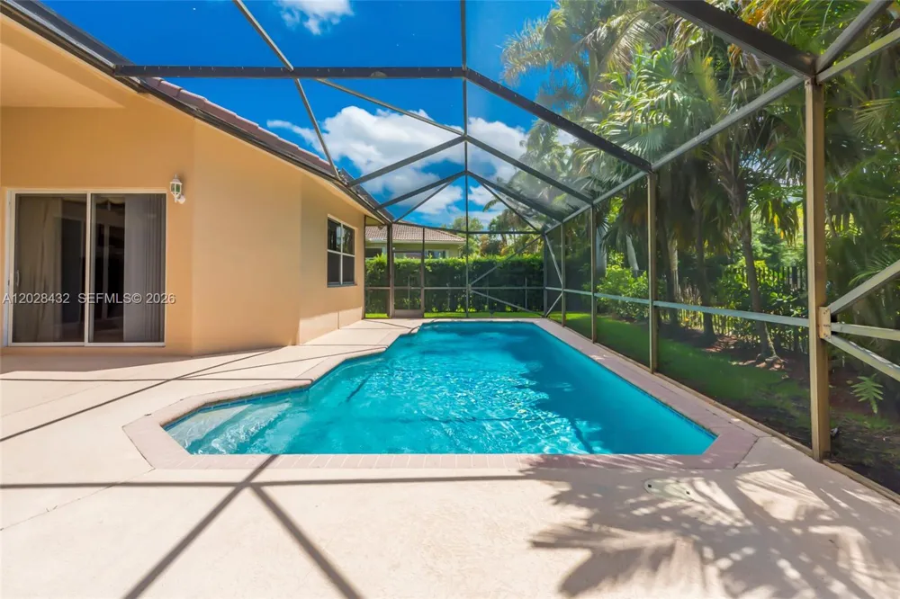 3852 Oak Ridge Cir Weston, FL 33331