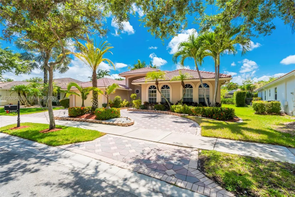 3852 Oak Ridge Cir Weston, FL 33331