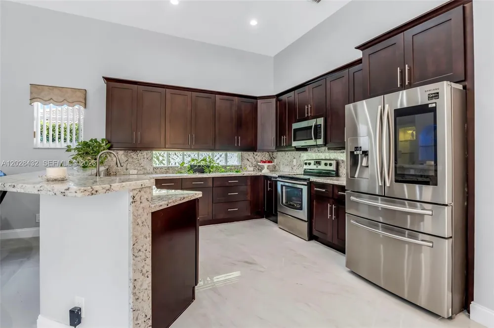 3852 Oak Ridge Cir Weston, FL 33331