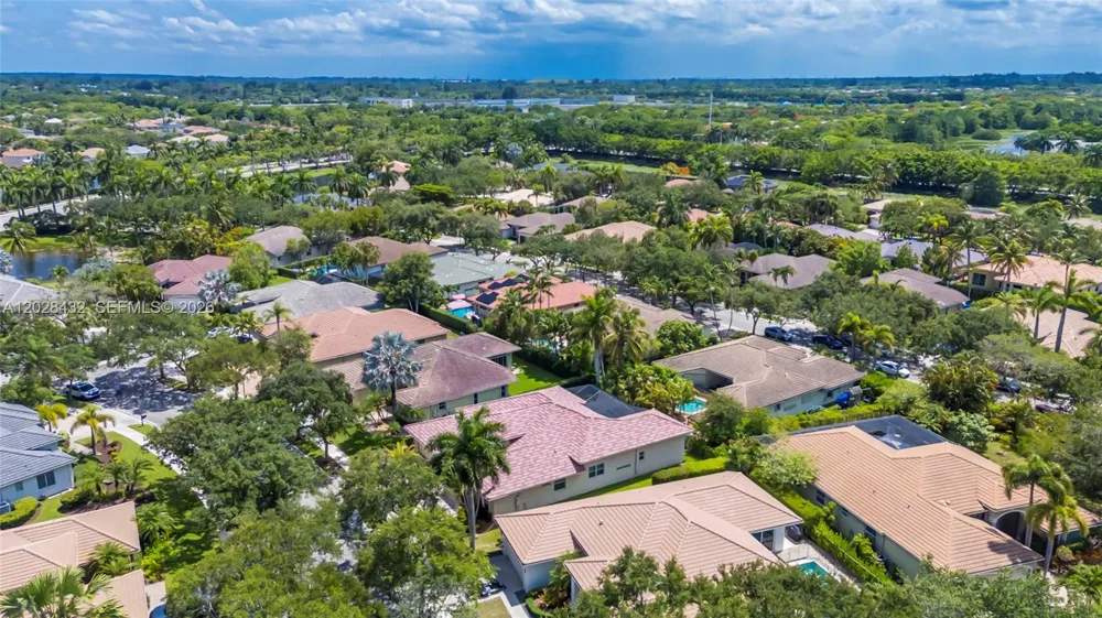 3852 Oak Ridge Cir Weston, FL 33331