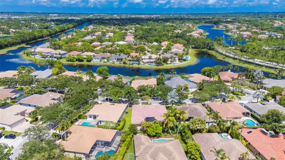 3852 Oak Ridge Cir Weston, FL 33331