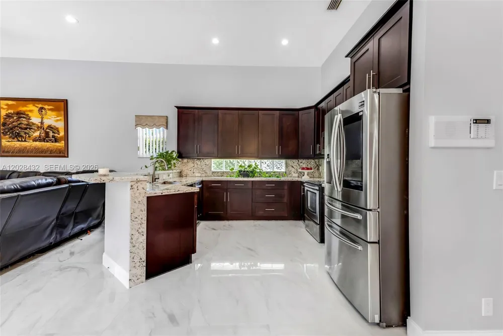 3852 Oak Ridge Cir Weston, FL 33331