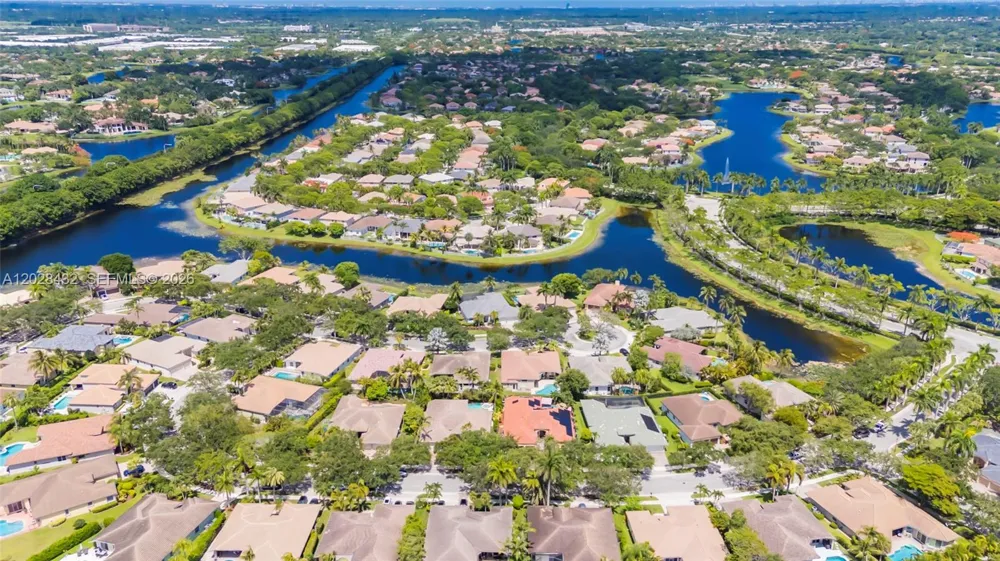 3852 Oak Ridge Cir Weston, FL 33331