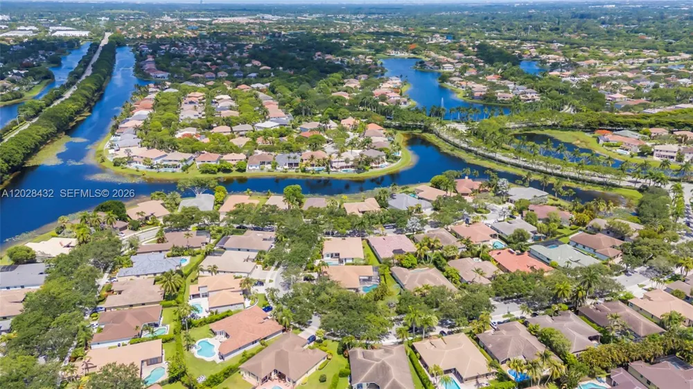 3852 Oak Ridge Cir Weston, FL 33331