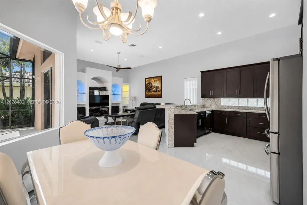 3852 Oak Ridge Cir Weston, FL 33331