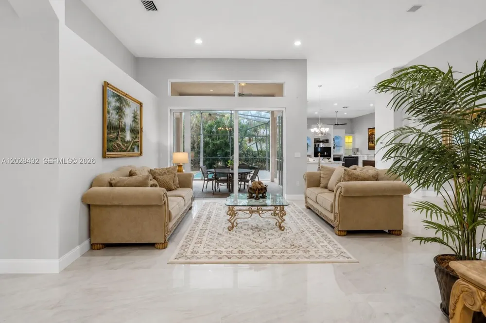3852 Oak Ridge Cir Weston, FL 33331