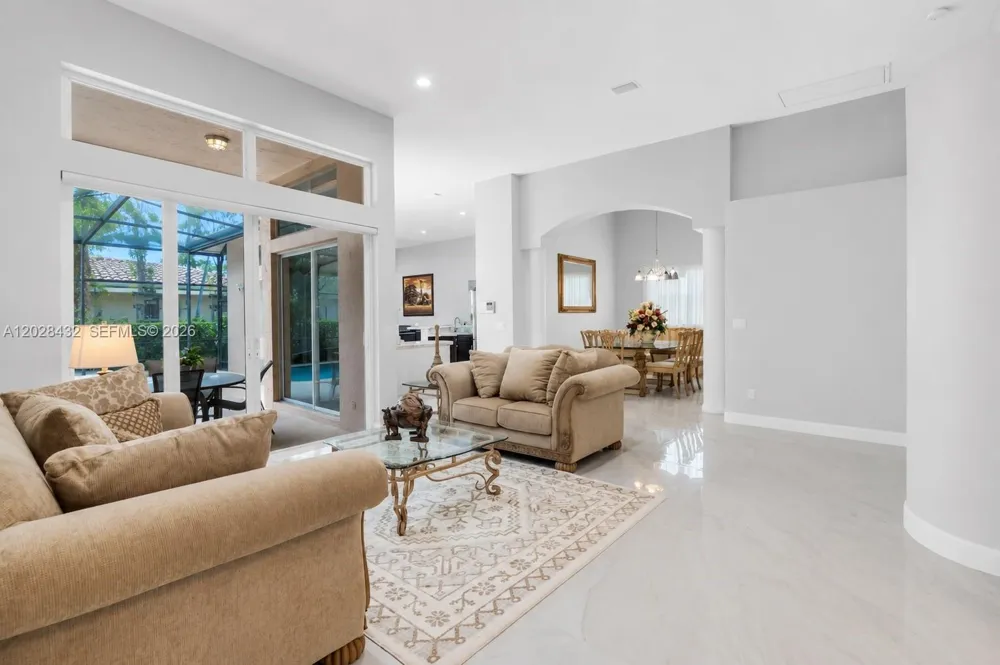 3852 Oak Ridge Cir Weston, FL 33331