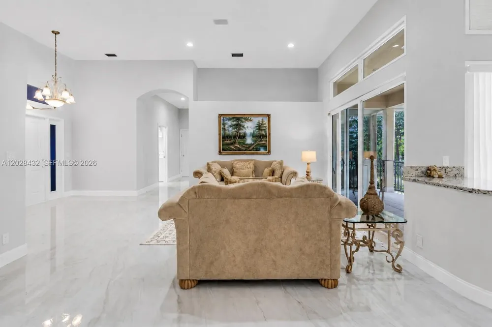 3852 Oak Ridge Cir Weston, FL 33331