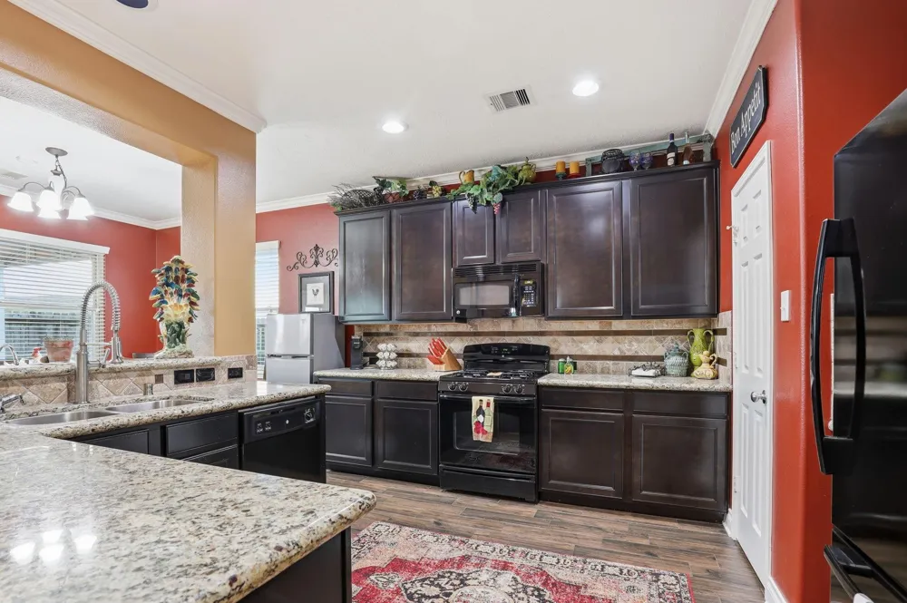 2206 Lisa Lane Deer Park, TX 77536
