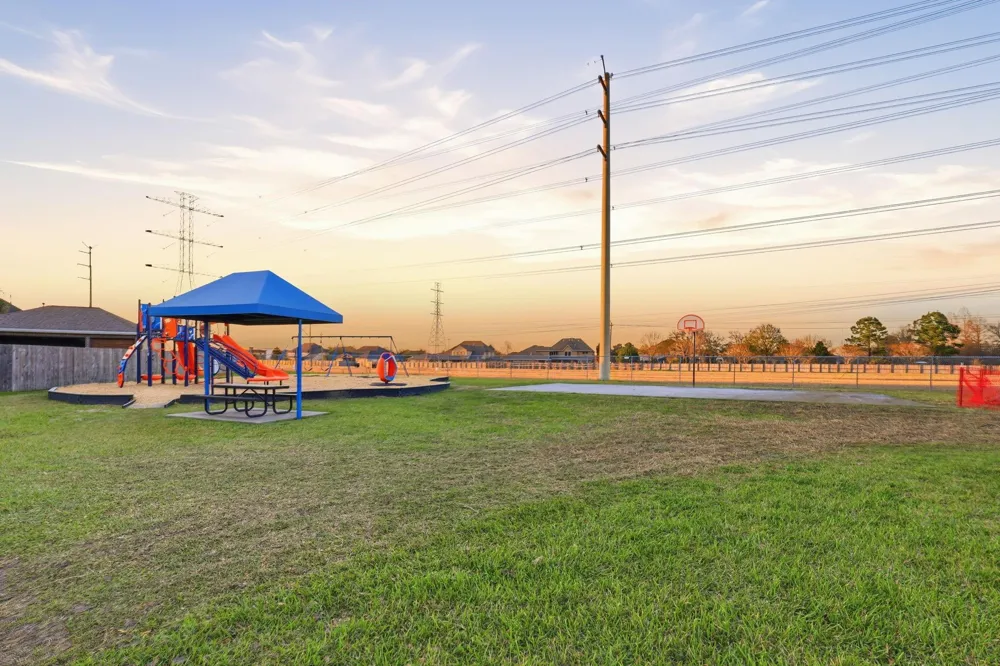 2206 Lisa Lane Deer Park, TX 77536
