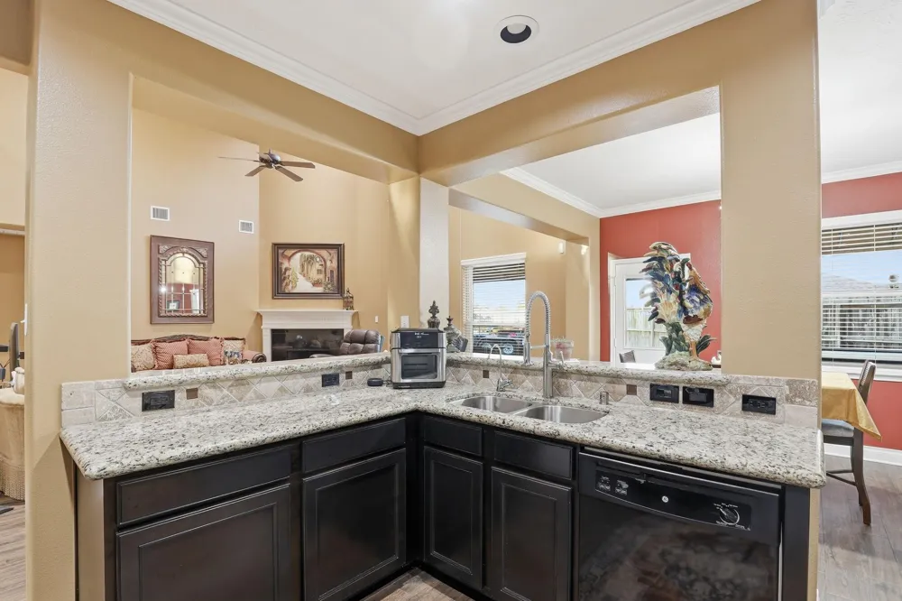 2206 Lisa Lane Deer Park, TX 77536