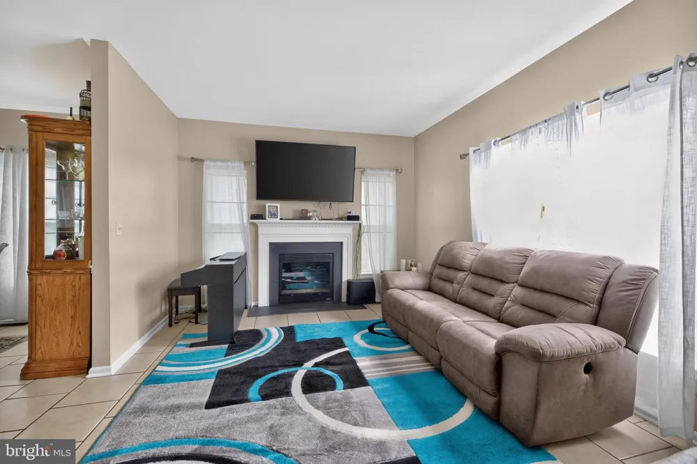 142 WILLOW DRIVE Easton, PA 18045