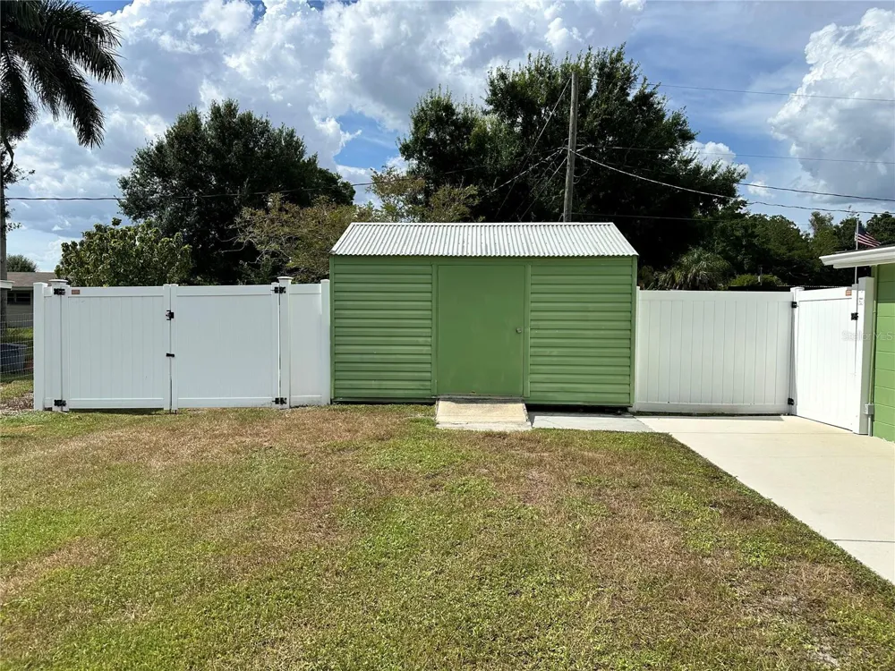 1230 WOODLAWN AVENUE Punta Gorda, FL 33950