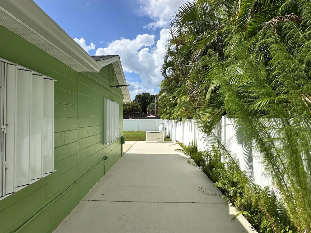 1230 WOODLAWN AVENUE Punta Gorda, FL 33950