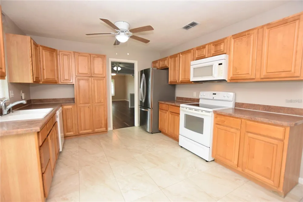 928 E VALENCIA STREET Lakeland, FL 33805