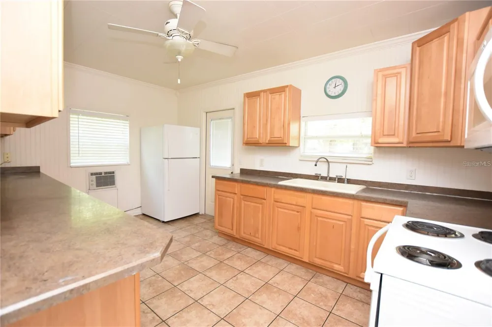 928 E VALENCIA STREET Lakeland, FL 33805