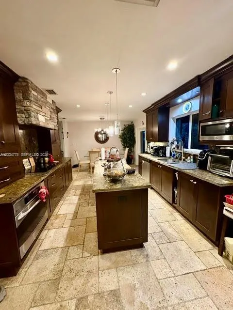 9624 SW 79th Ter Miami, FL 33173