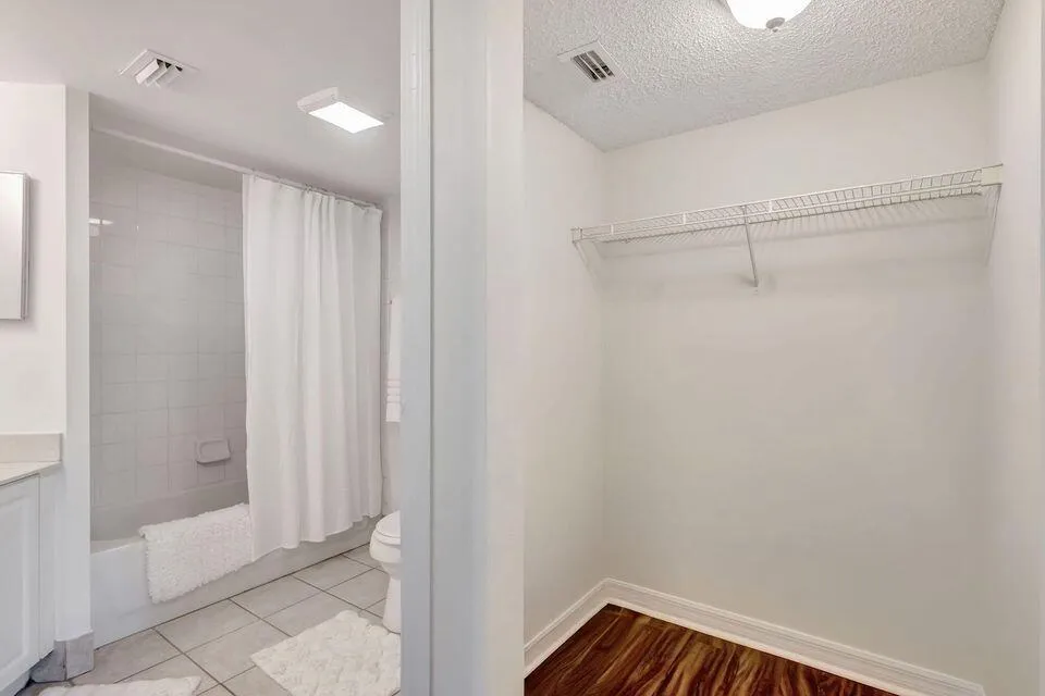 1400 S Crestwood Court S #1407 Royal Palm Beach, FL 33411