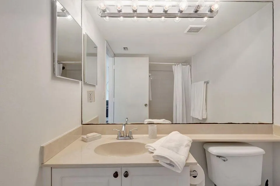 1400 S Crestwood Court S #1407 Royal Palm Beach, FL 33411