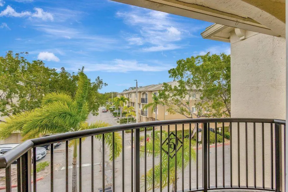 1400 S Crestwood Court S #1407 Royal Palm Beach, FL 33411