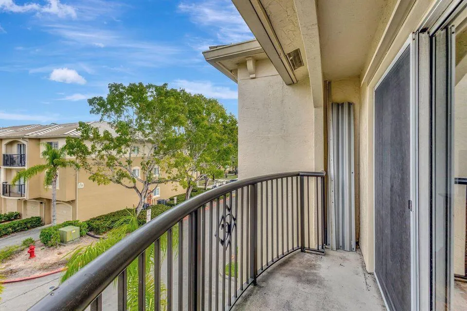 1400 S Crestwood Court S #1407 Royal Palm Beach, FL 33411