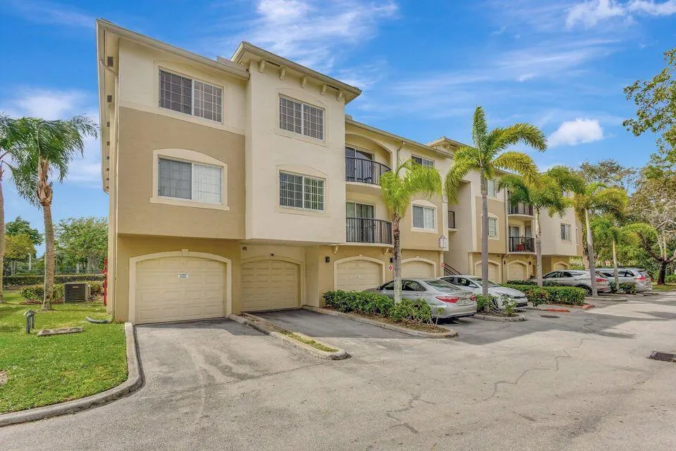 1400 S Crestwood Court S #1407 Royal Palm Beach, FL 33411
