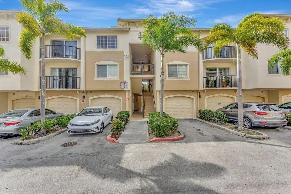 1400 S Crestwood Court S #1407 Royal Palm Beach, FL 33411