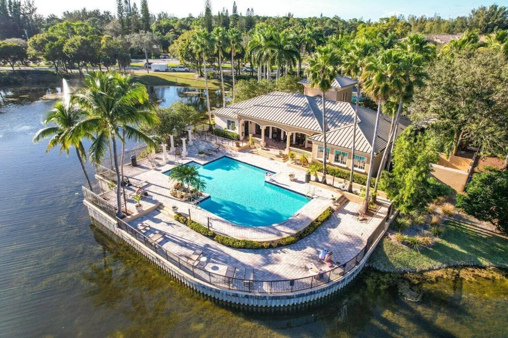 1400 S Crestwood Court S #1407 Royal Palm Beach, FL 33411