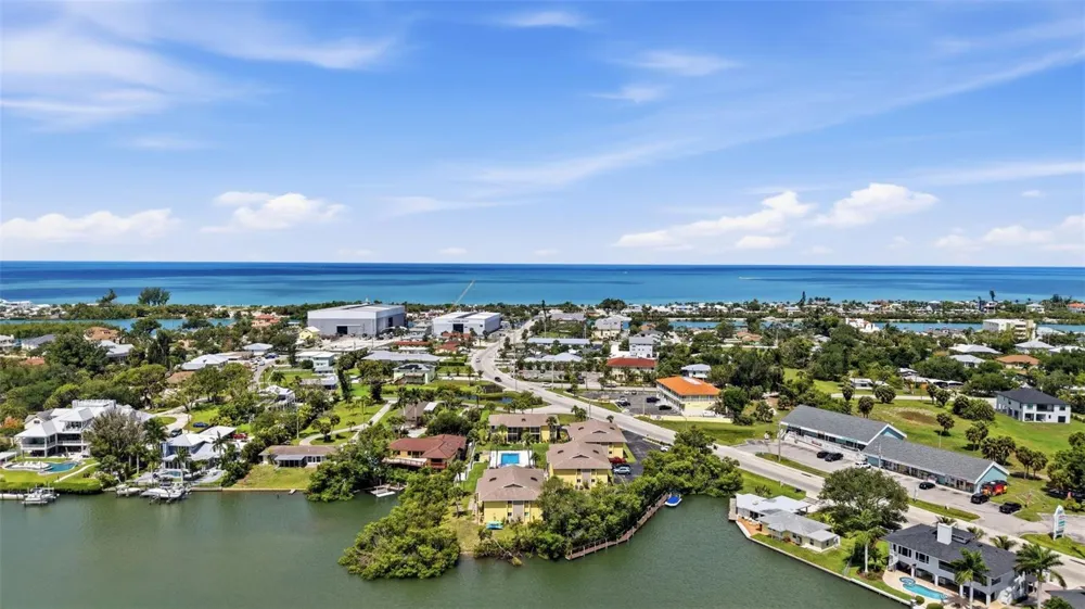 101 LOUELLA LANE #2 Nokomis, FL 34275
