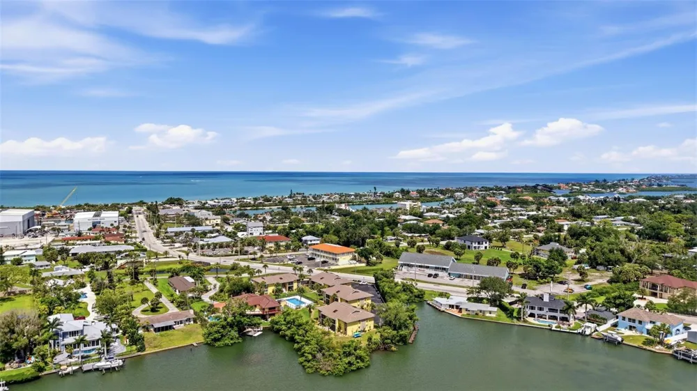 101 LOUELLA LANE #2 Nokomis, FL 34275