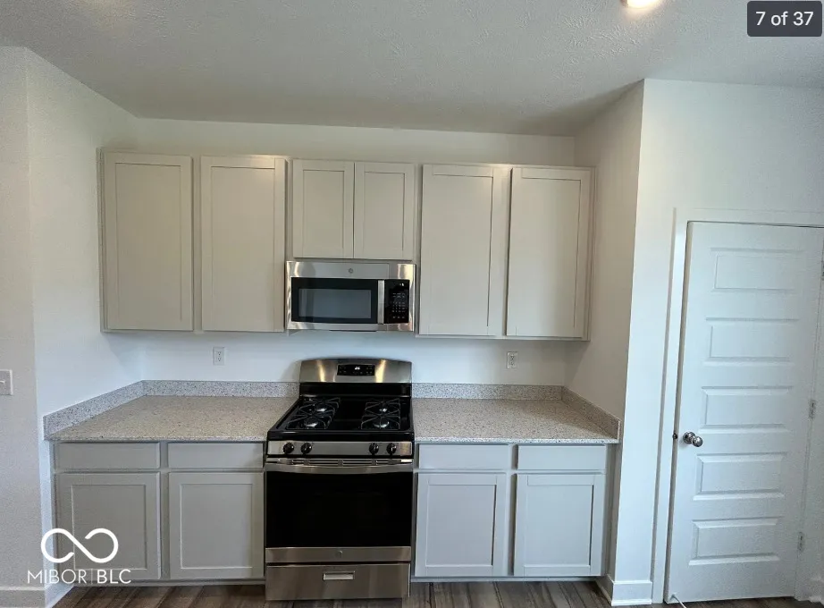 2274 S Stonehill Way New Palestine, IN 46163
