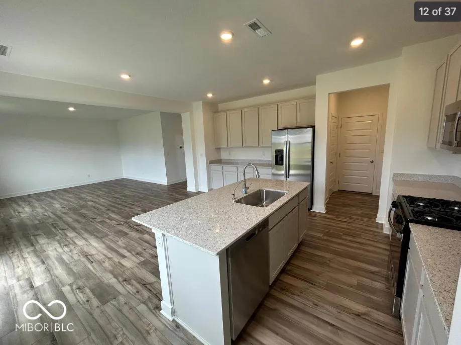 2274 S Stonehill Way New Palestine, IN 46163