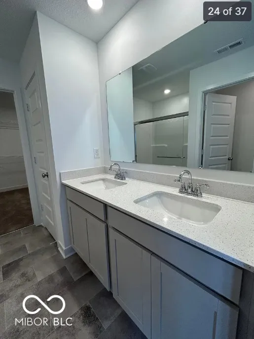 2274 S Stonehill Way New Palestine, IN 46163