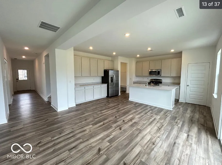 2274 S Stonehill Way New Palestine, IN 46163