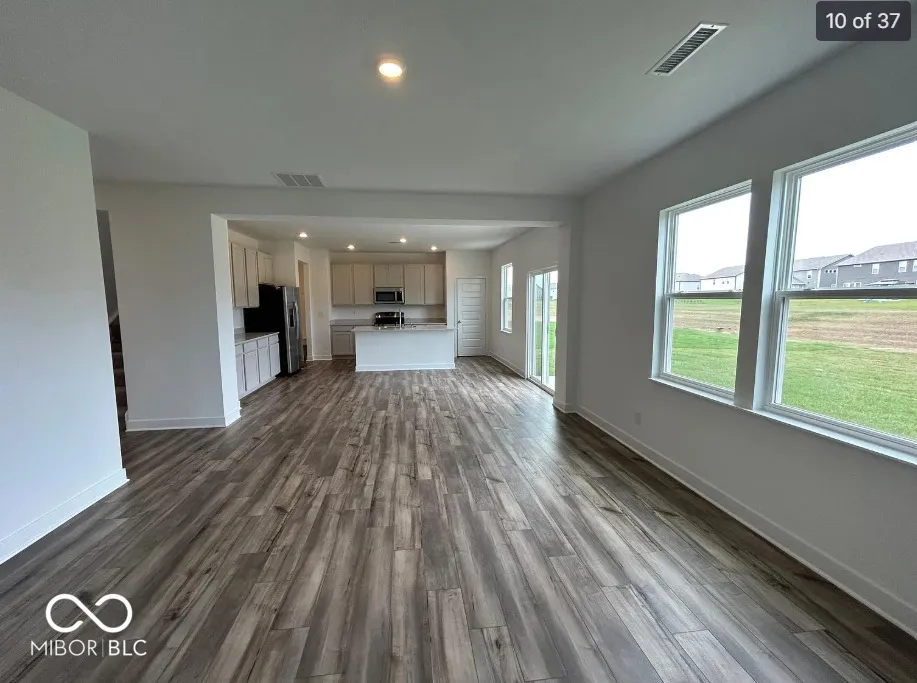2274 S Stonehill Way New Palestine, IN 46163
