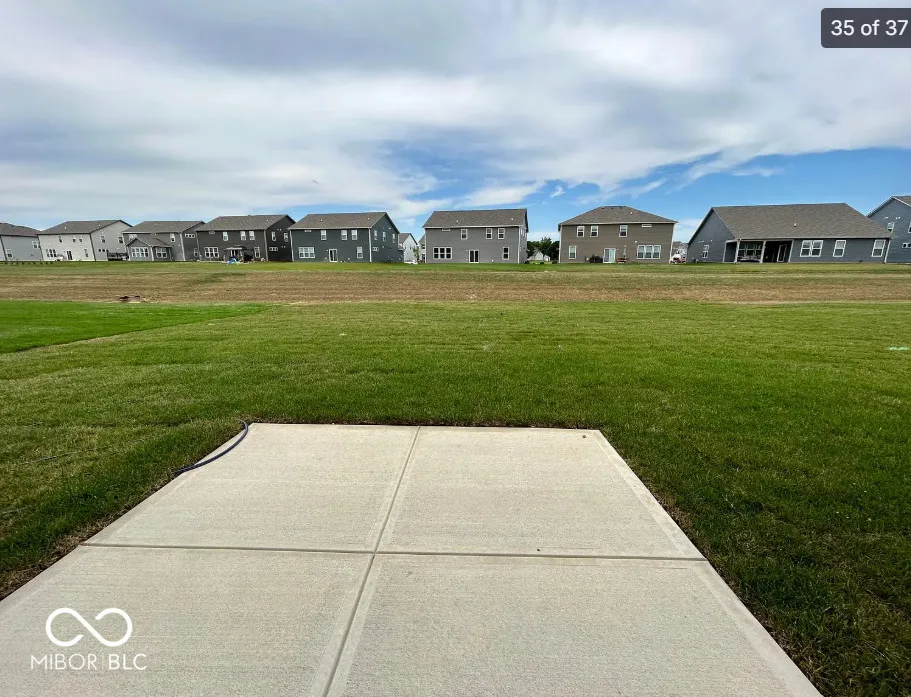 2274 S Stonehill Way New Palestine, IN 46163