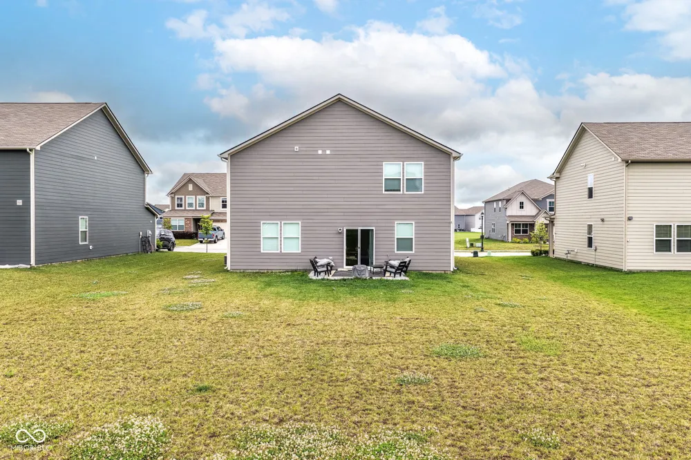 2274 S Stonehill Way New Palestine, IN 46163
