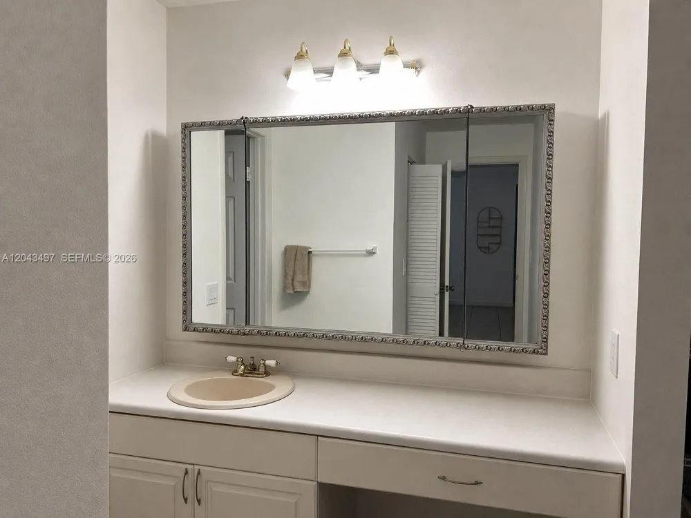 21121 SW 85th Ave #111 Cutler Bay, FL 33189