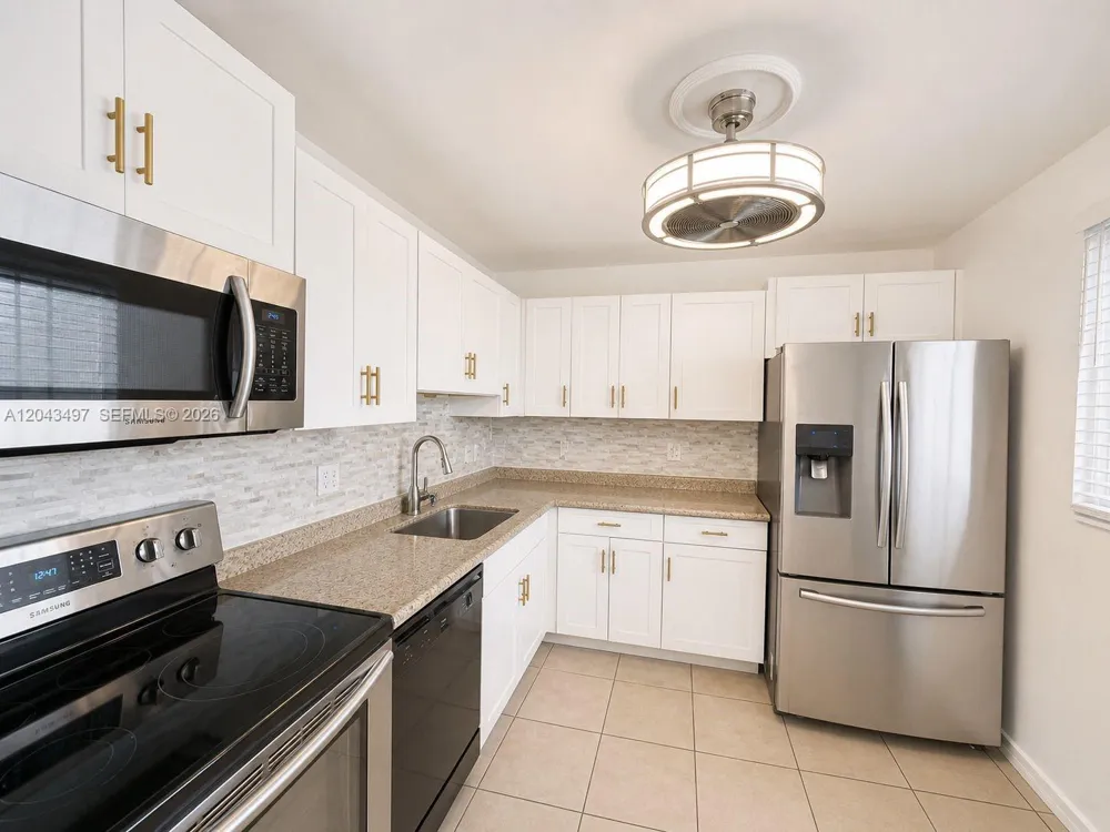 21121 SW 85th Ave #111 Cutler Bay, FL 33189
