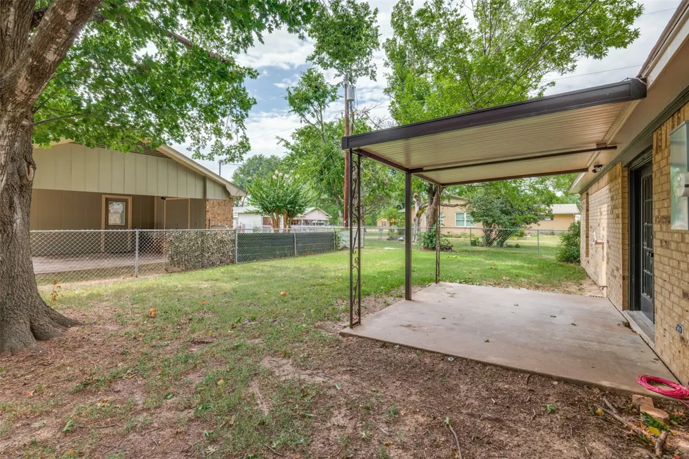 221 1st Street Mabank, TX 75147