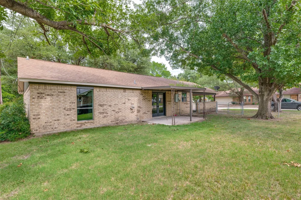 221 1st Street Mabank, TX 75147