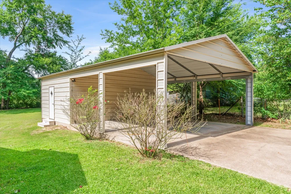 720 E High Street Grand Saline, TX 75140