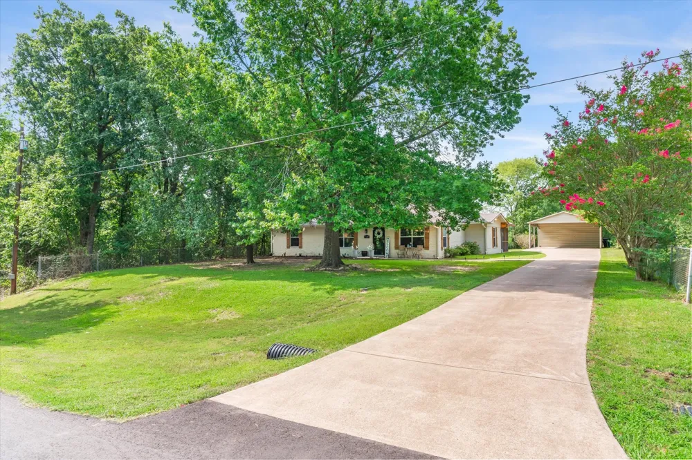 720 E High Street Grand Saline, TX 75140