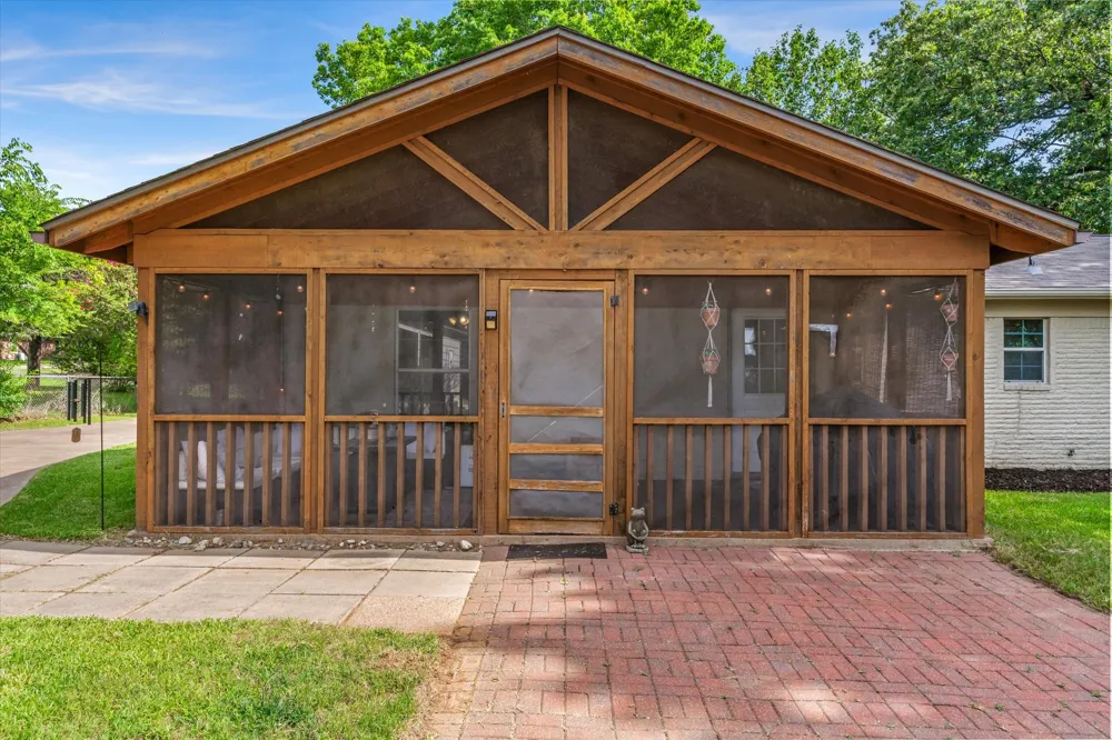 720 E High Street Grand Saline, TX 75140
