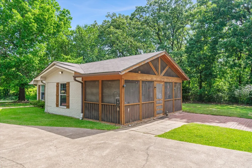 720 E High Street Grand Saline, TX 75140